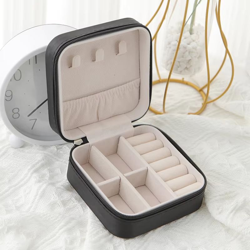 Single Layer Travel Jewelry Box Ladies Leather Jewelry Storage Box In Classic Black White And Fashion Pink
