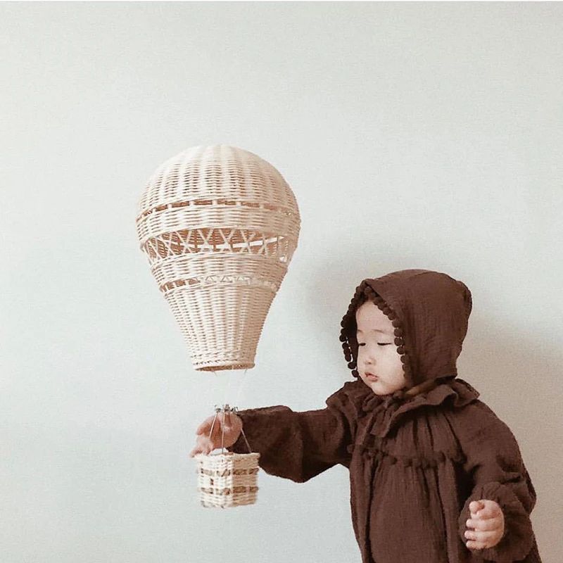 Handwoven Rattan Hot Air Balloon Hanging Decor – Kawaii Nursery Wall Ornament & Photo Prop