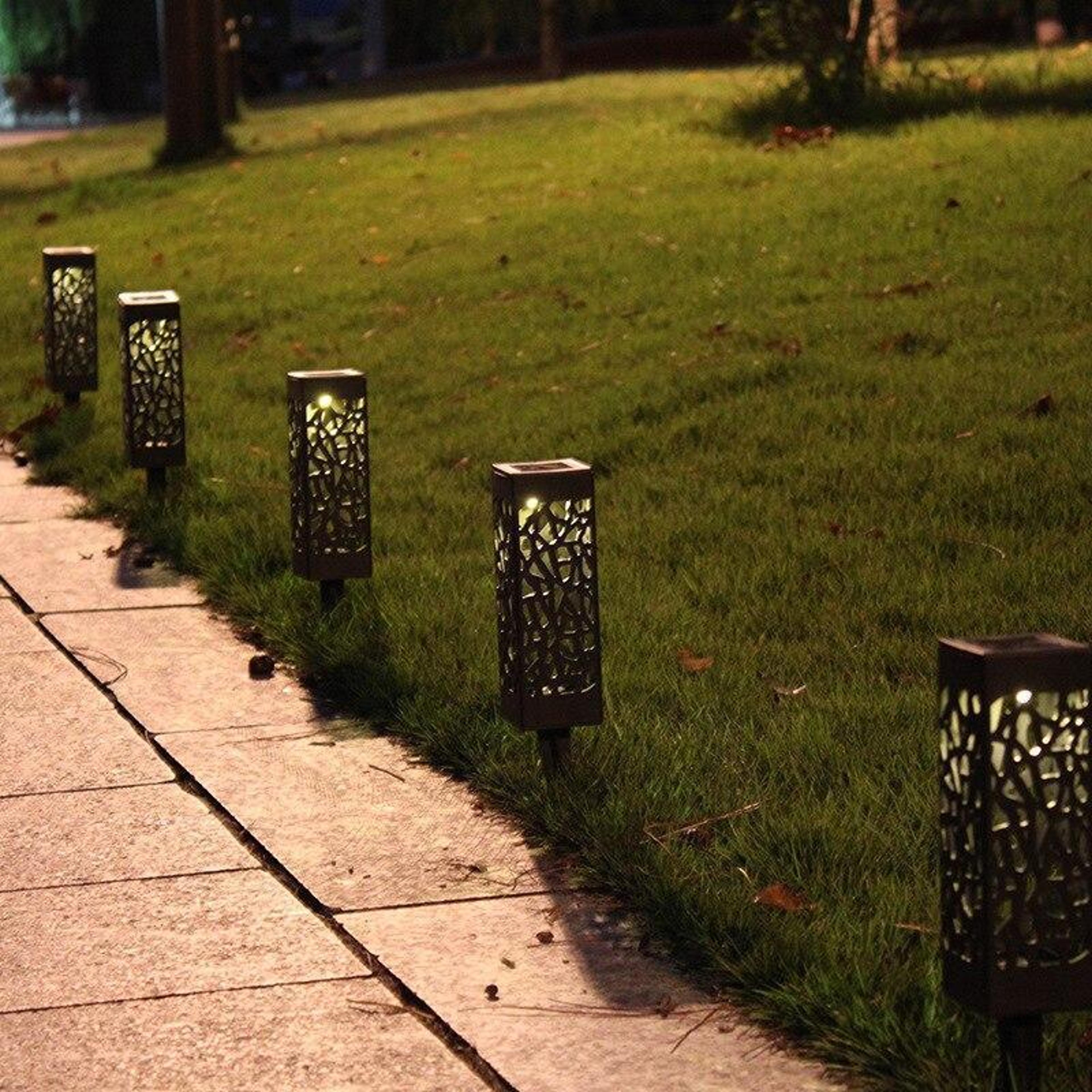 Moroccan Solar Lanterns – Elegant Outdoor Lighting for Garden & Patio, Gift for Garden Lovers, Outdoor Lawn Decorations